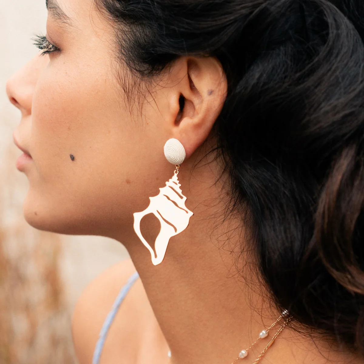Boucles d'oreilles coquillages dorés - Image 2