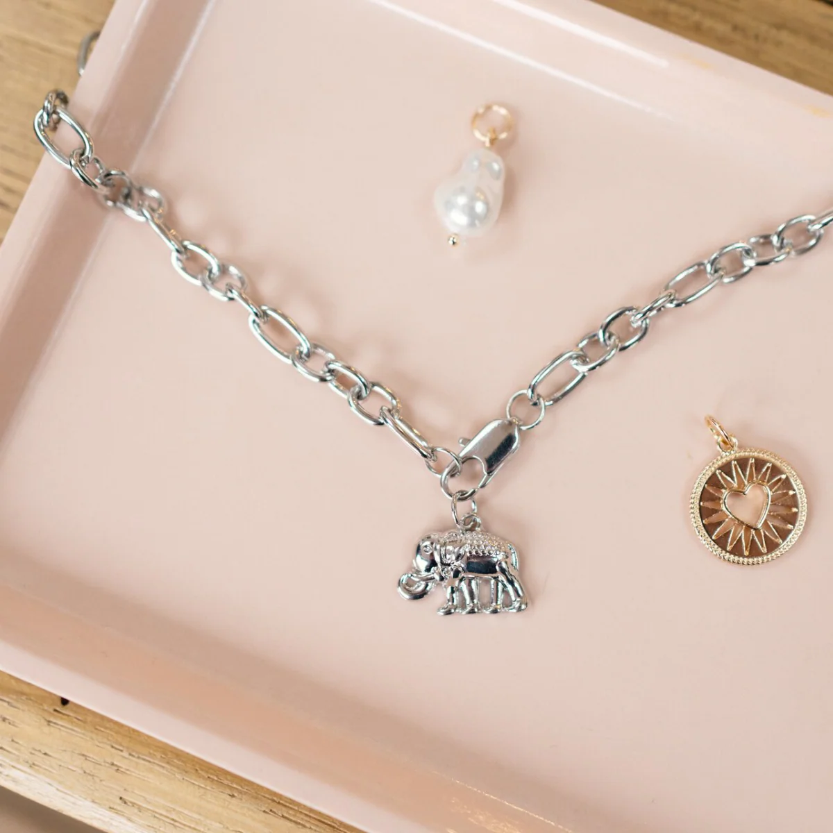 Charms x3 : médaillon coeur, perle, éléphant - Image 2