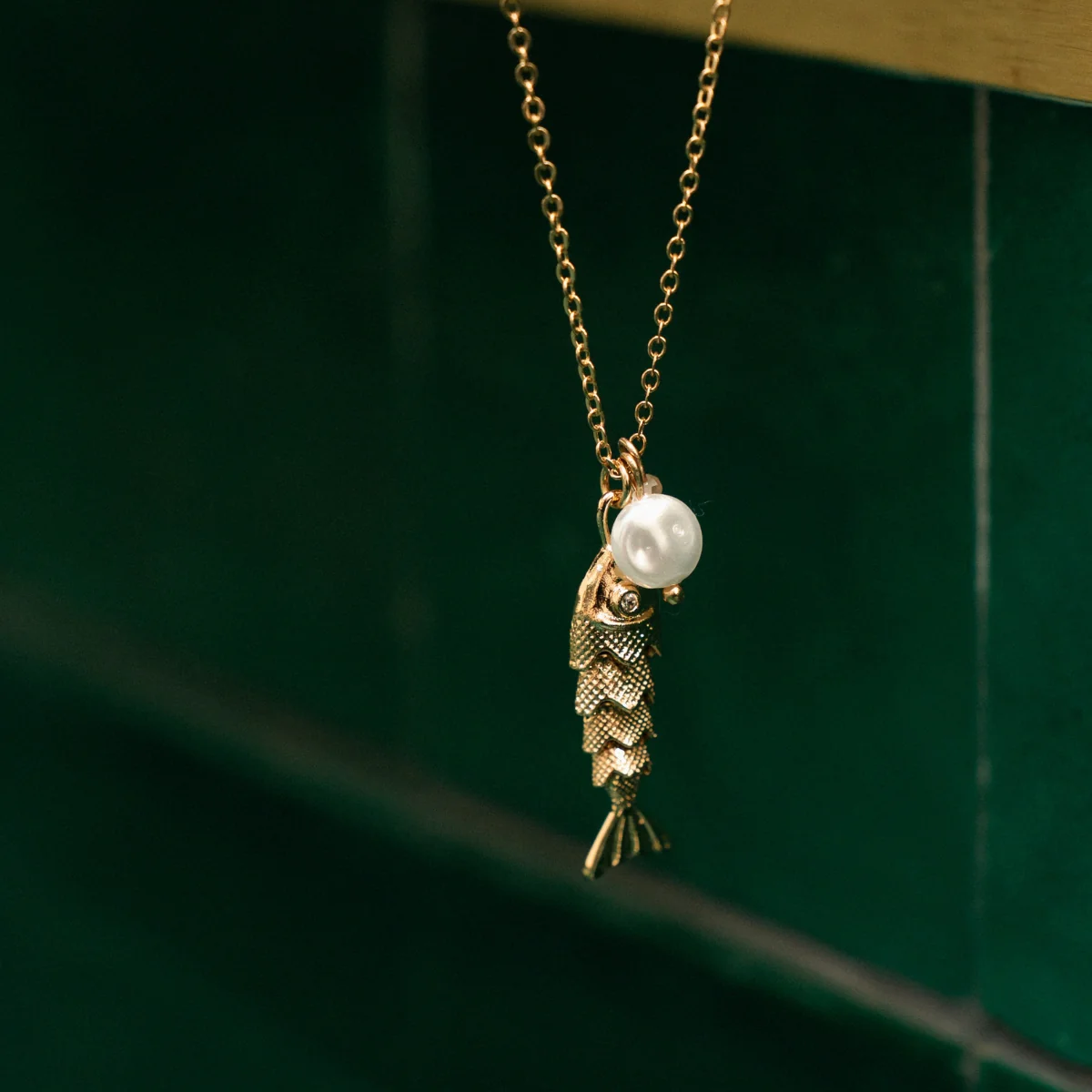 Collier à pendentif poisson articulé - Image 3