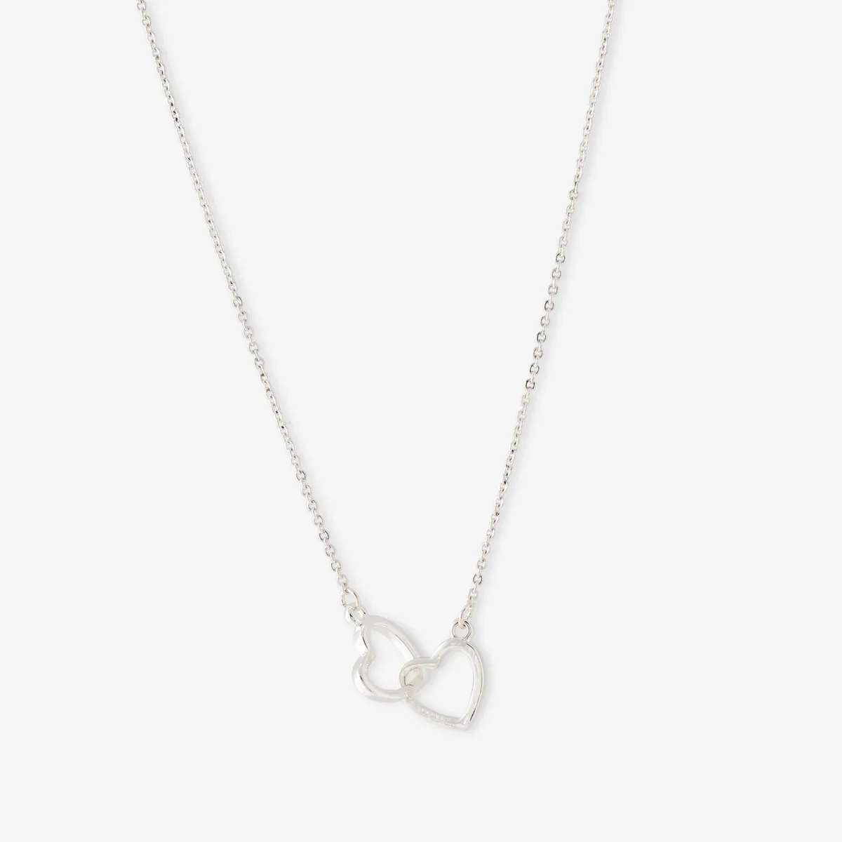 Collier chaîne fine cœurs entremêlés argenté