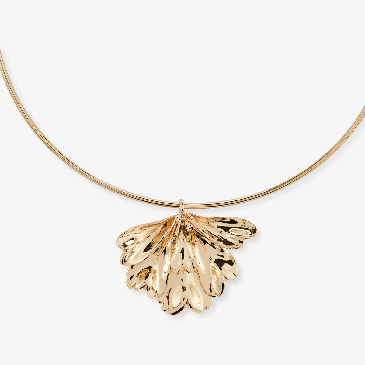 Collier torque grosse fleur dorée