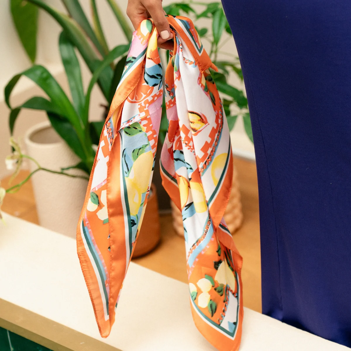 Foulard carré motif fruits multicolore - Image 4