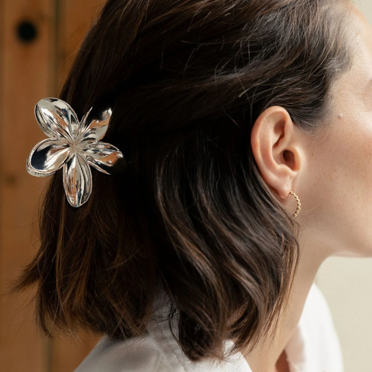 Pince à cheveux fleur argentée - Image 2