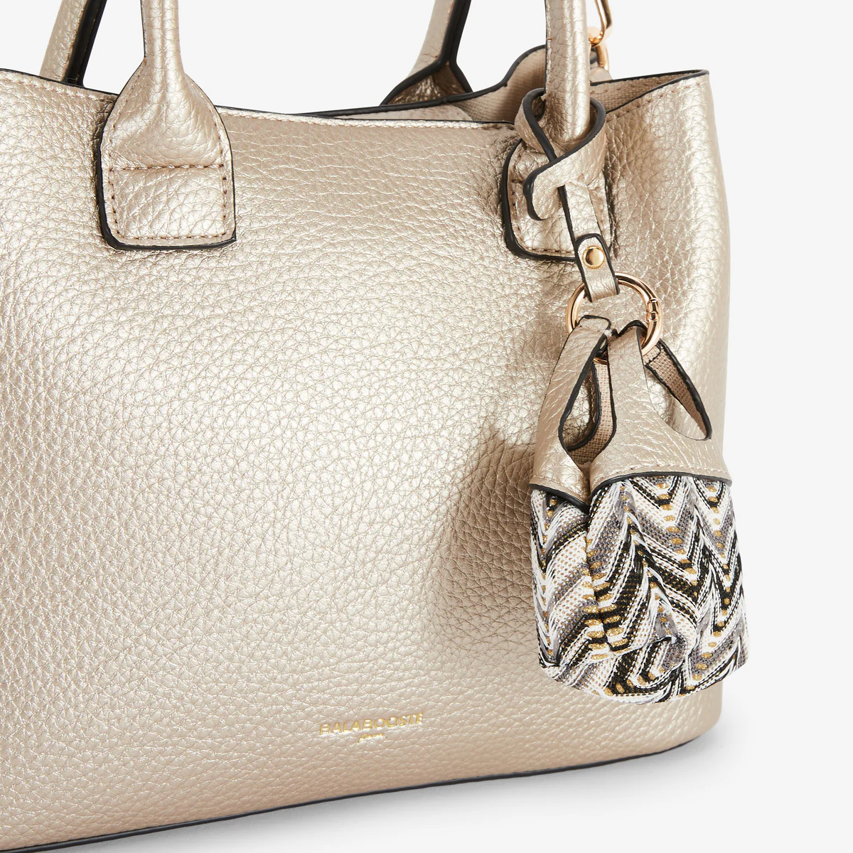 Sac à main grainé doré avec grigri mini sac - Image 6