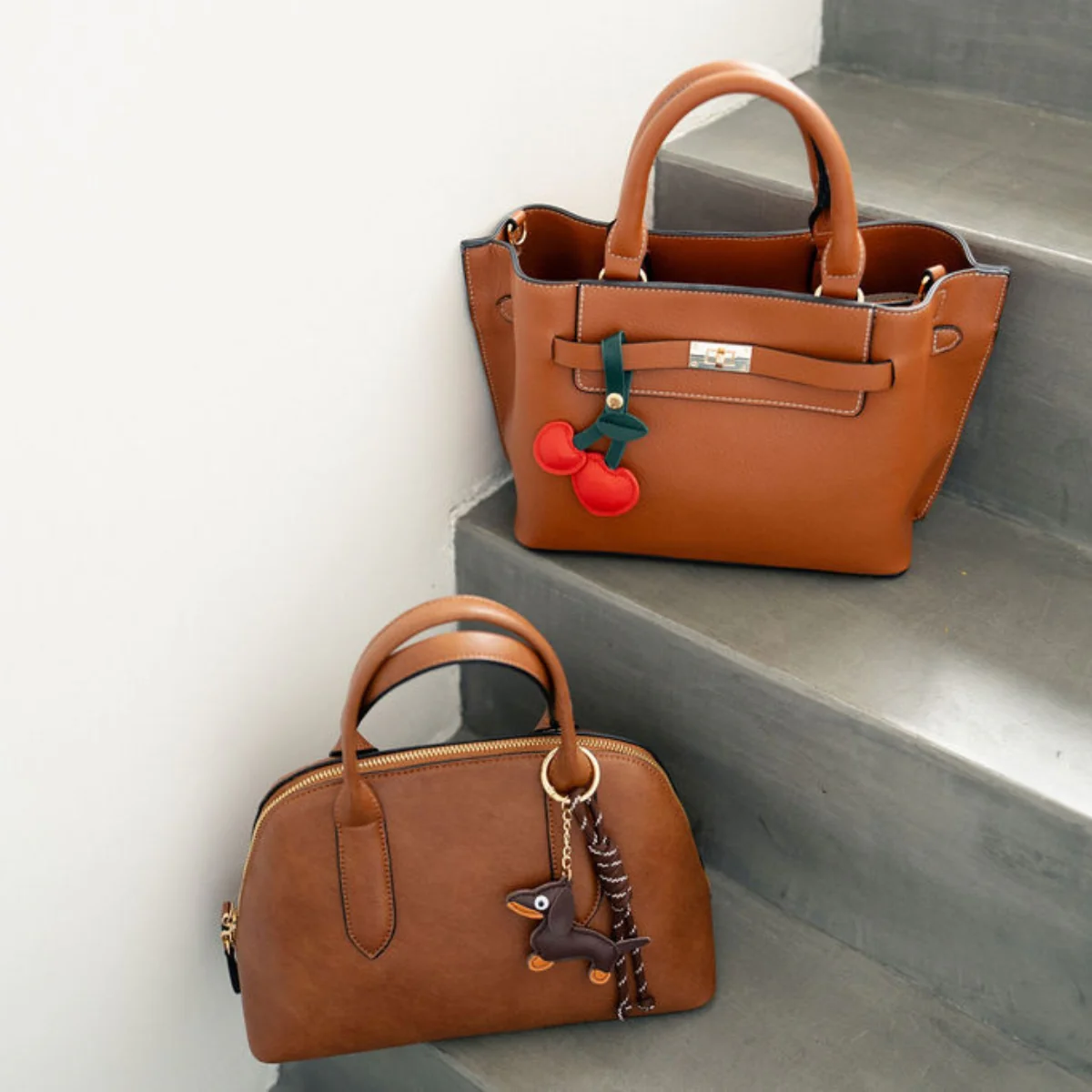Sac porté main effet grainé camel - Image 7