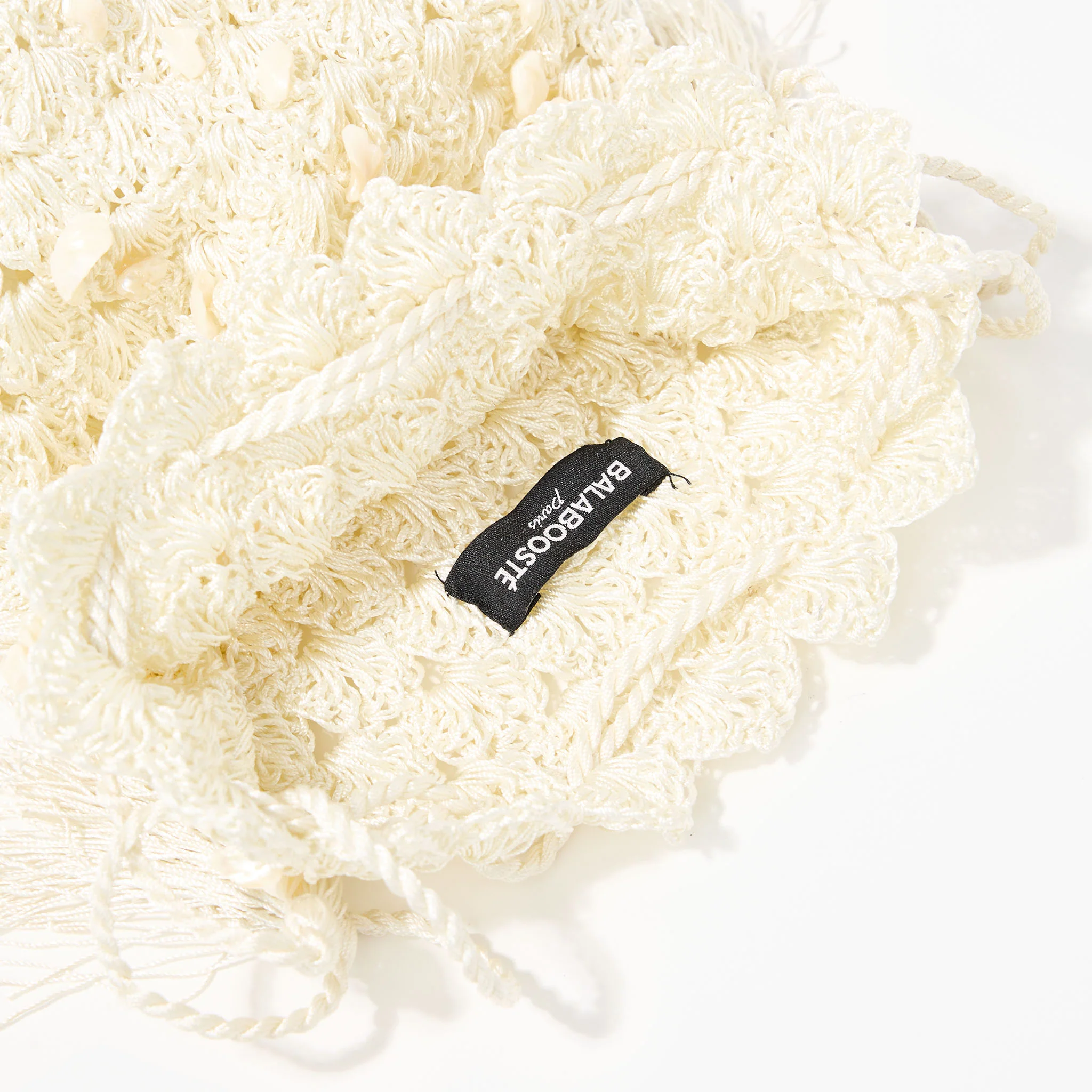 Sac seau tressé avec pompons et coquillages - ivoire - Image 3