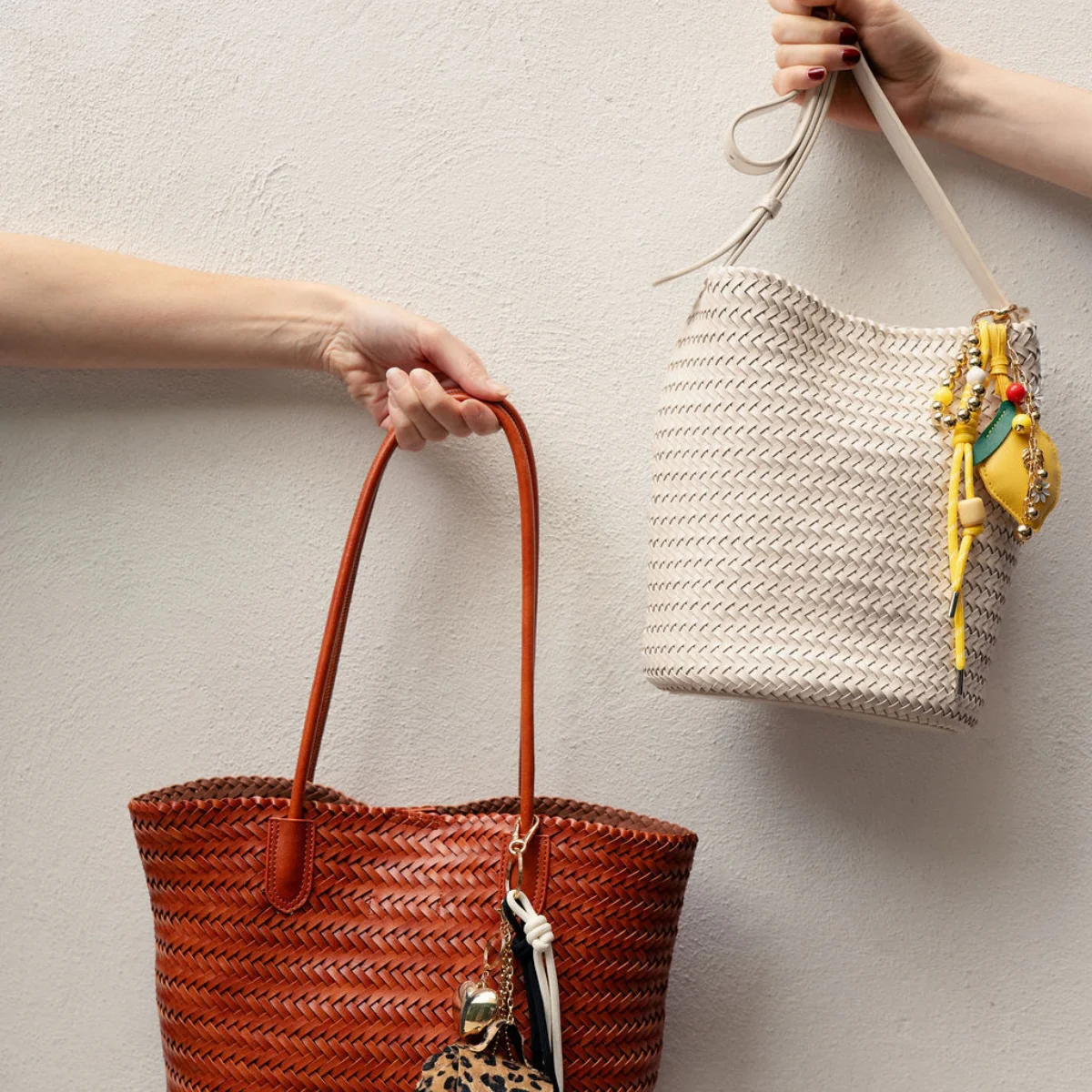 Sac seau tressé écru - Image 6